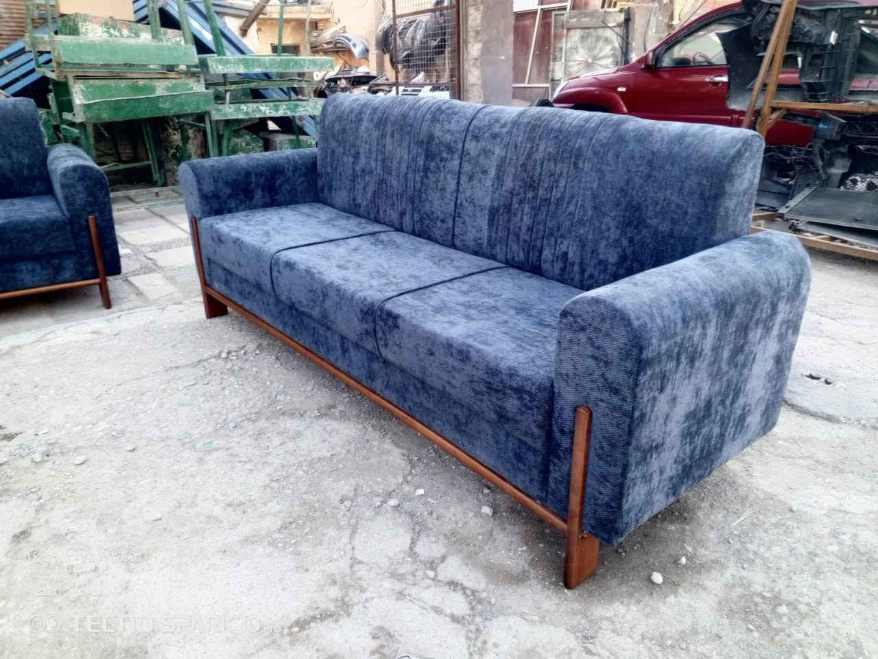 سلام عليكم معمل الزهيري يتوفر بلاقساط ماستر وبدون ماستر 
مستعدون عمل جميع انواع الدواوين والتخومه حسب طلب 
سعر متر الديوان قسط 130الف وسعر تخم مليون و100قسط للاستفسار الاتصال على الرقم ***********
