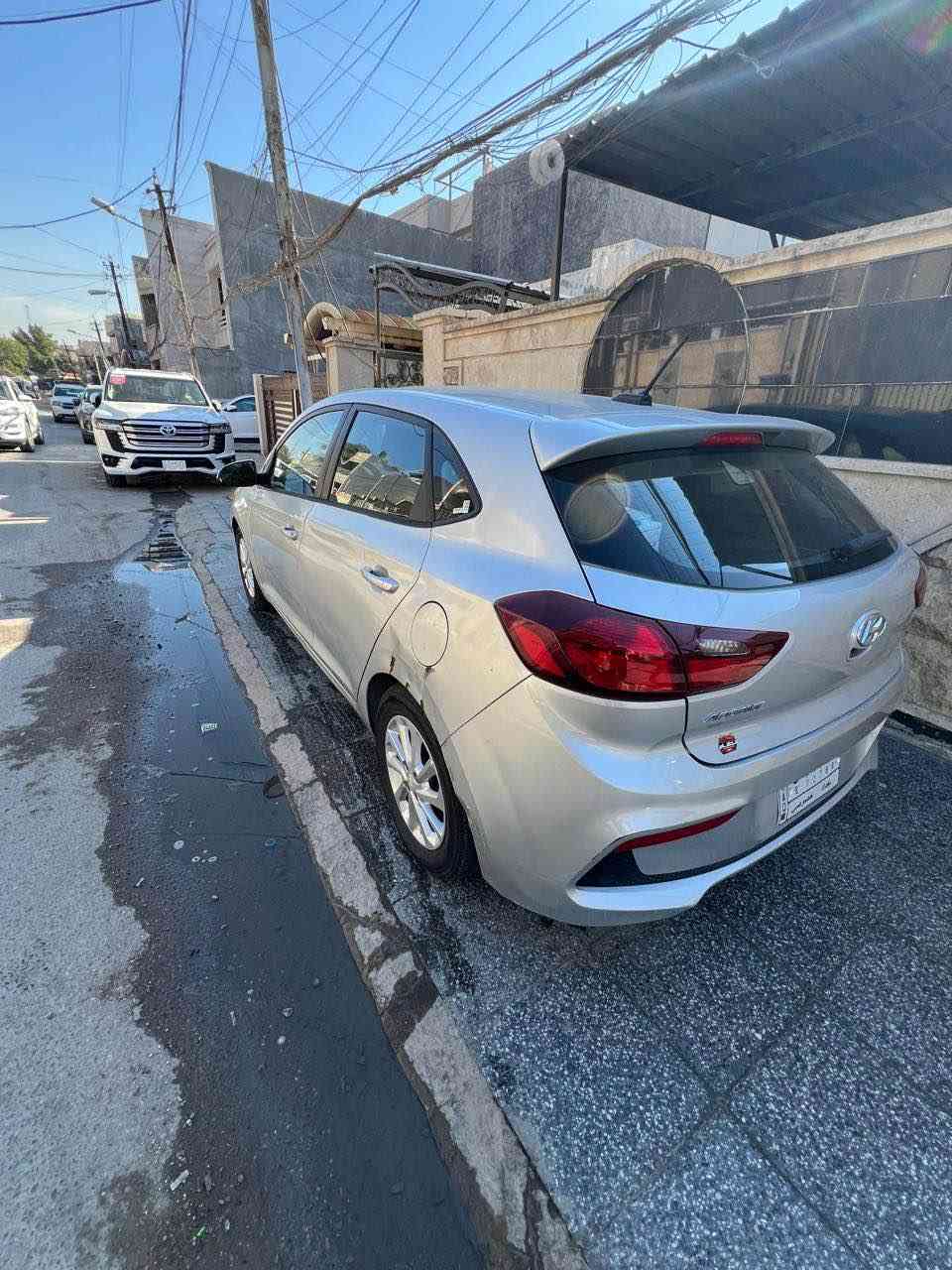 السلام عليكم اكسنت هاج باك ٢٠١٩ وارد كندي 
حادثها نظيف بيها جاملغ وباب سايق وصبغ بنيد بس صبغ وبيها طخة بل جاملغ الخلفي مثل ما موضح بل صور ماشية ٩٥ الف كيلو السيارة على ايدي حرة بغداد 
شاشة كبيرة بلادية تدعم ابل كار 
كامرة دوارة بلادية
تدفئة كشنات 
مود سبورت 
لايت ابيض لد 
وباقي الموصفات المعروفة 
بغداد حي الاعلام 
السعر ٩٤ وبيها مجال بسيط 
*********** بغداد, العراق
