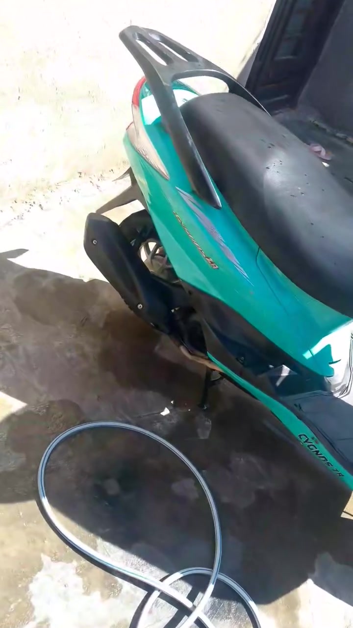 سلام عليكم  درجه سكنس حديث للبيع مو ديل 2024درجه محرك ماكس ياباني  درجه ناشفه احله من صوره محرك خرسه مينسمع  مكان  كربلاء طويريج  السعر 650وبيه مجال بسيط ***********
