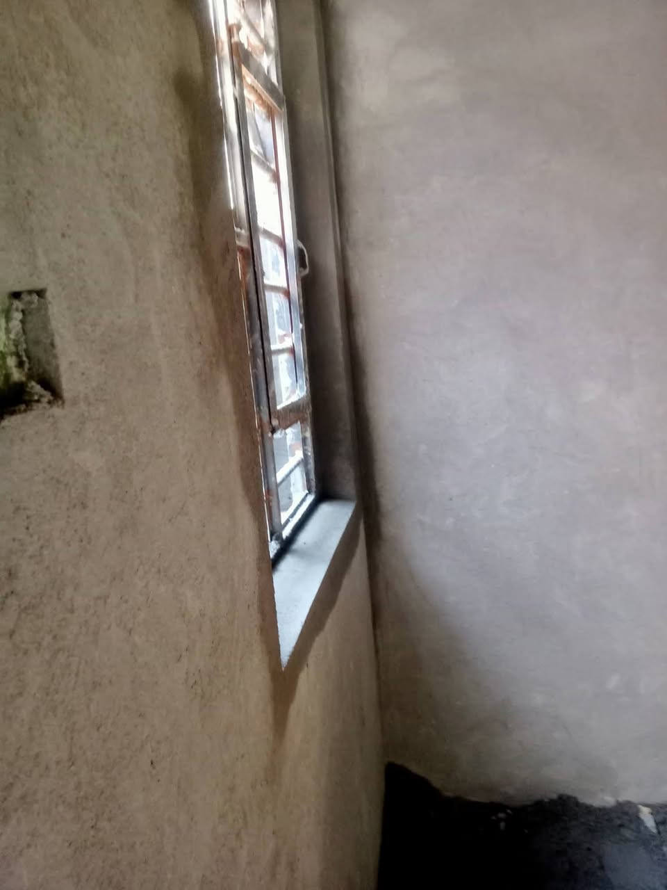 سلام عليكم خلفه الباخ وبياض وصطار جص متفرق الي عنده شغل يخابرني ويدلل ***********
