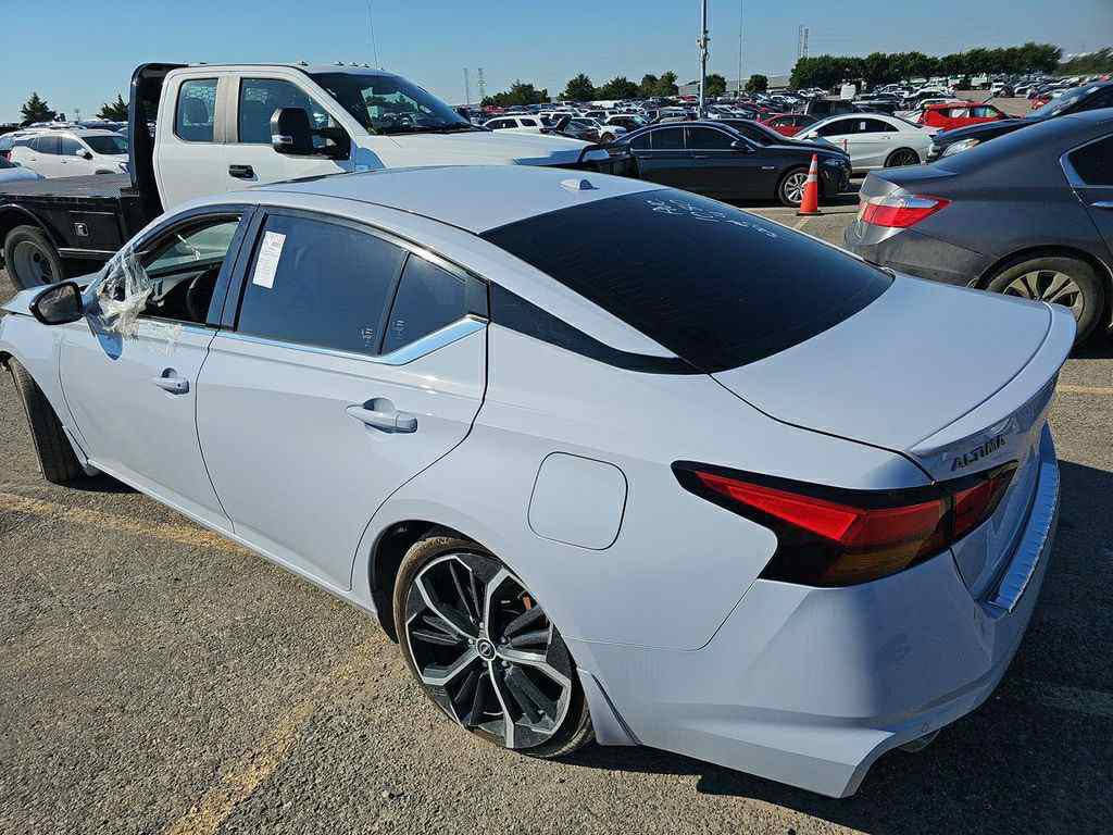 السلام عليكم التيما للبيع سموك SR plus موديل 2023 رقم سليمانيه هزه وسنويه جديد ضررها موضح بالصور جامرلوغ امامي والباقي مكفول من الشخط بجم كبس 
فول مواصفات تشغيل عن بعد فتحه كشنات جلد تدفئه حساس خلفي رادار 360 درجه
ماشيه 42 الف ميل كتاب تضليل وياها 
السعر 183 وبيه مجال بسيط 
مكان السياره ديال المقداديه 
الرقم ***********
