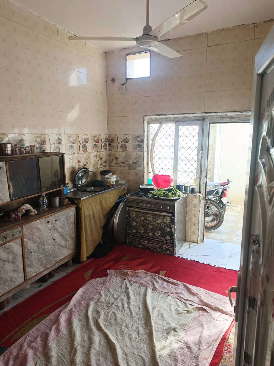 بسم الله 
. للبيع دار، مساحته 110متر.، الموقع بابل محاويل ـ حي الزهراء مقابل المعسكر. 
دار سكني كامل المواصفات يتكون من غرفه نوم +مضيف+هول+مطبخ+صحيات داخل وخارج.. ارضيه بورسلين درجه اولى وجدران سيراميك كامل 
يبعد 500متر عن شارع حله بغداد  مدارس +مولد بصفك.  وكهربا وماء اساله 
بناء حديث ب2022
الاستفسار اكثر 
***********
ومتواجد على ماسنجر
