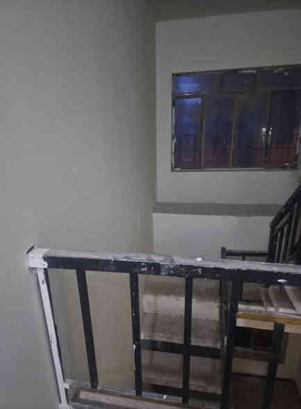 دار للايجار في المحاربين قرب همبركر كرار
مساحة ٣٠٠م يحتوي على ثلاث غرف
 نوم،مطبخ،صحيات،صالة،كليدور،كراج،حديقة مرمم جديد

سعر الإيجار ٣٥٠ قفل

للاستفسار:***********
***********

مكتب الزركاني للعقار 
شارع ٨٠ قرب القبة الذهبية
بيع_شراء_تعقيب
