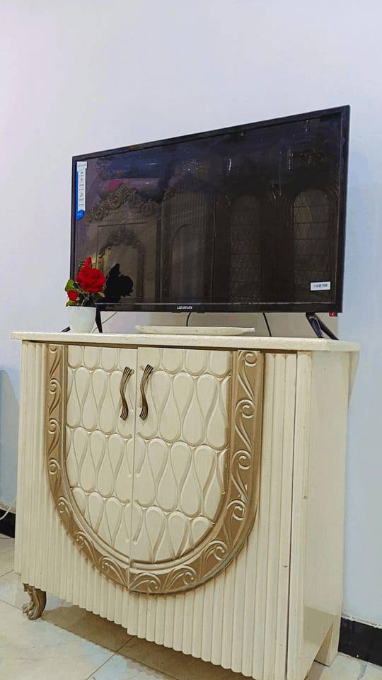 مليون وميه غرفه نجاره وبعده ببلمعته مسوينه مليونين ونص واريده مليون وميه فقط شراي يراسلني 
***********
