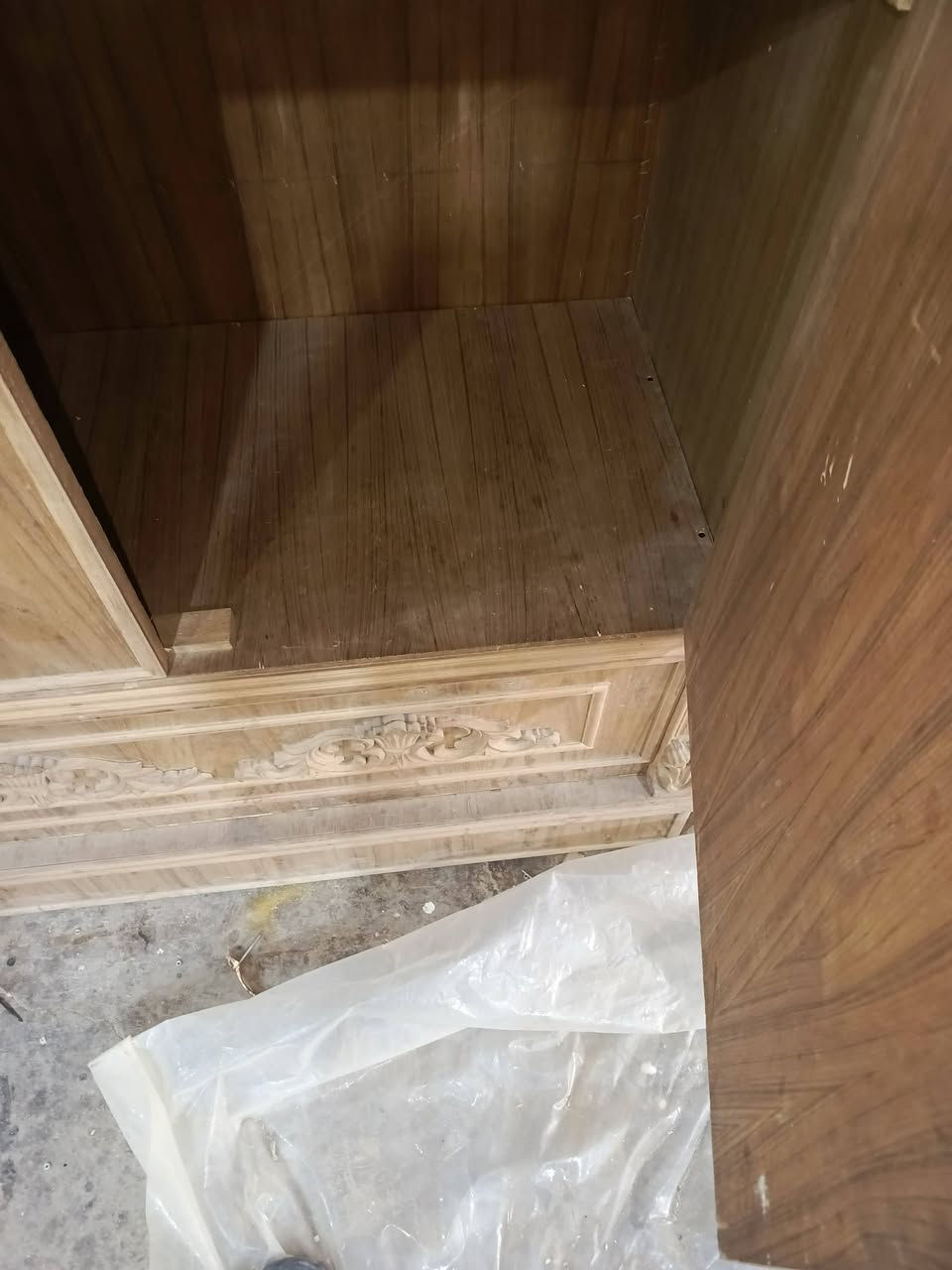 كنتور بابين طابقين تزكام درجه اولى لبيع مكاني بابل الحله القاسم الشراي يتصل ***********السعر 250 بدون صبغ
