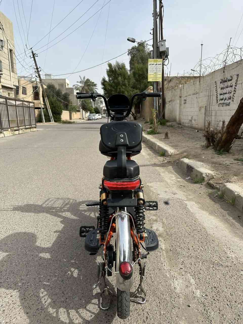 دراجة R10 للبيع
السلام عليكم دراجه R10 موديل 2024 
تجي 5 بطاريات كرافين جدد قبل شهرين بدلتهن ريان 
تمشيك 45 كيلو حقيقي بالشحنه الوحده
سرعتهه 50 كيلو 
تشغيل عن بعد 
جهاز انذار مانع سرقة
سويجين وياها وبصمتين 
السعر 350 وبي مجال حك الجيه 
مكاني بغداد الصليخ 
*********** واتساب
