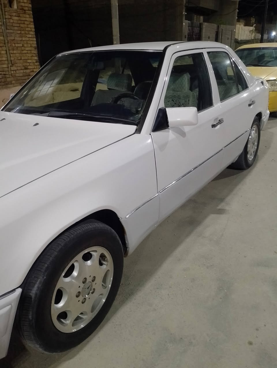 السلام عليكم مارسدس دب موديل 90 بااسمي رقم ذي قار انكليزي محرك وكير في فيتي بطل اسود قواعد الدبلات مكفولة غرفه جديده كهربائيات شغاله تبريد شغال سنتر لوك شغال حداديه جديده تخم تاير جديد صار اسبوع شادهن سياره خير من الله مكان السيارة ذي قار سوق الشيوخ السعر ٧٨ وبيها مجال تريد تحويل تريد وكالة للاتصال ***********
