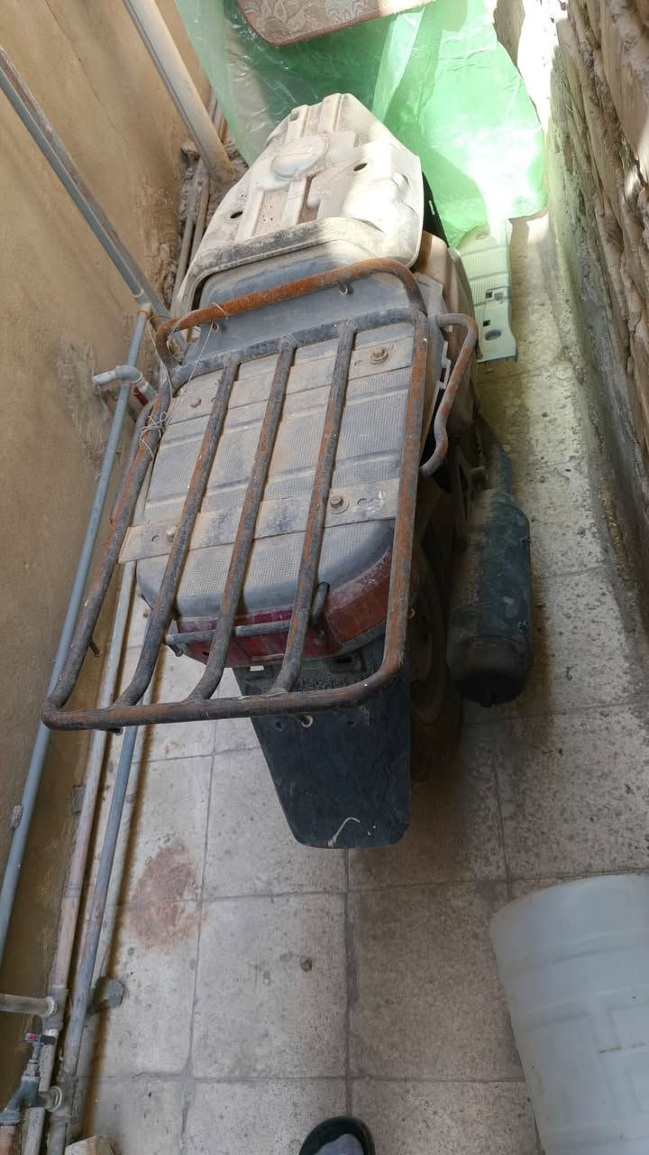 دراجه بيكم شغاله بس نقص قمجي بانزين
للاتصال***********
