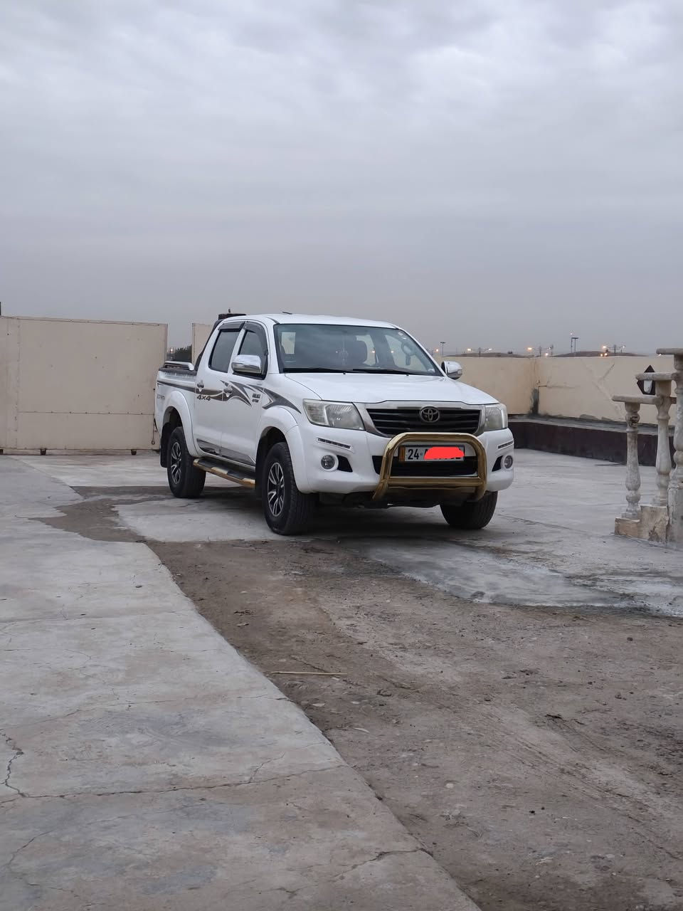 السلام عليكم بيكم هايلوكس للبيع محرك ما مفتوح ماشي 225الف مكفول من الصبغ والبارد  سنوية وهزة جديدة رقم دهوك للستفسار الاتصال على الرقم ***********
