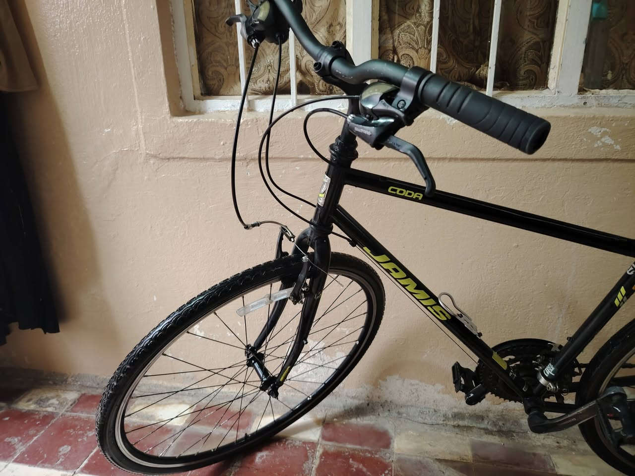 بايسكل حجم 27 للبيع
نظافة فول صطابات كامل 

مكينة نظيفة 

گيورة شيمانو الاصلي اليمين شغال واليسار انكسر قبل فترة 

السعر 110 دينار وبي مجال 

التواصل :على الخاص بس علقلي وكلي دزيتلك خاص

او على الرقم *********** وبي واتساب
