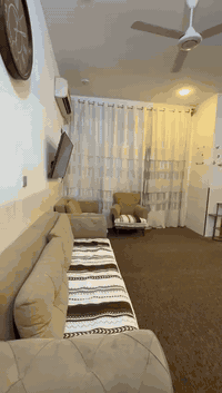 ياالله بيت للبيع مساحه ١٠٠متر طابق واحد
الشعله الدوانم شارع ابو الدهن بيت مرتب 
حيل الطابق الثاني عوزه دبل طابوك ويكمل 
للتواصل ***********واتساب
***********
