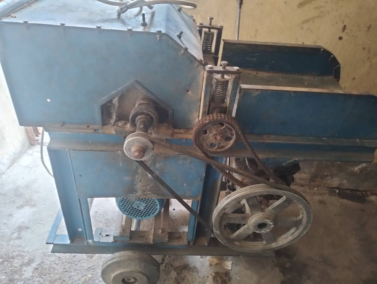 مكينه ندف  صوف للبيع نضيفه حيل وشغاله مطور جديد مابيه اي شي ال يشتري يراسلني او خبرني ***********
