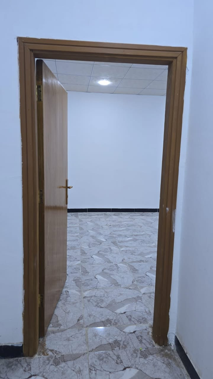 شقه درج للايجار في الجزيره(الفيروزيه)بالبدايه تحتوي على غرفه وصاله كبيره ومطبخ وصحيات السعر 250 الف
واتس ***********
