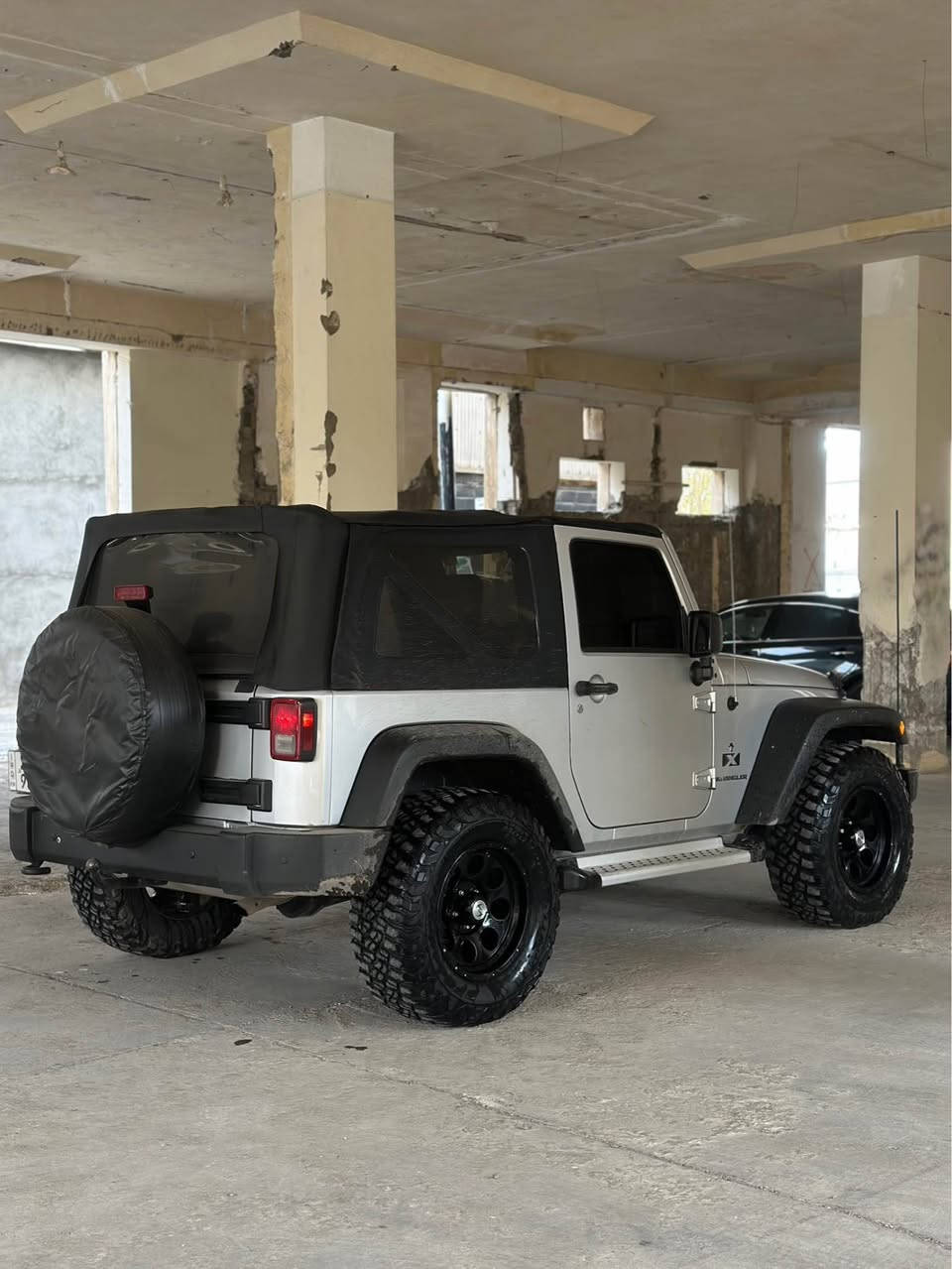 جێب ڕانگلەر  ٢٠٠٩ 
بێ بۆیاخ بێ سارد بێ شوخت 
گێڕو مەکینە و ئەکسل و کارەبای مەزبوت بە شەرت 
سەنەوی تا ٢٠٣٠ تازەیە تەحویل بە شەرت 
وینجەی ١.٥ تۆنی لەگەڵە 
عەتەری شەریکەی لەگەڵە لە ڕەنگی سەیارەکە 
چوار تایە و ویلی ئەمریکی ئەسڵی بۆ دانراوە 
سەیارەکە سفری ئێرەیە 
نرخی ١٢٧ و مامەڵە 
*********** السليمانية, العراق
