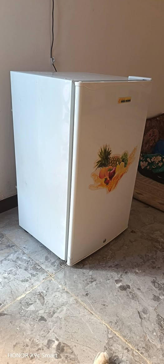 ثلاجه نظيفه كلش شرط التجميد للبيع ب ٧٥ الف للتواصل ***********
