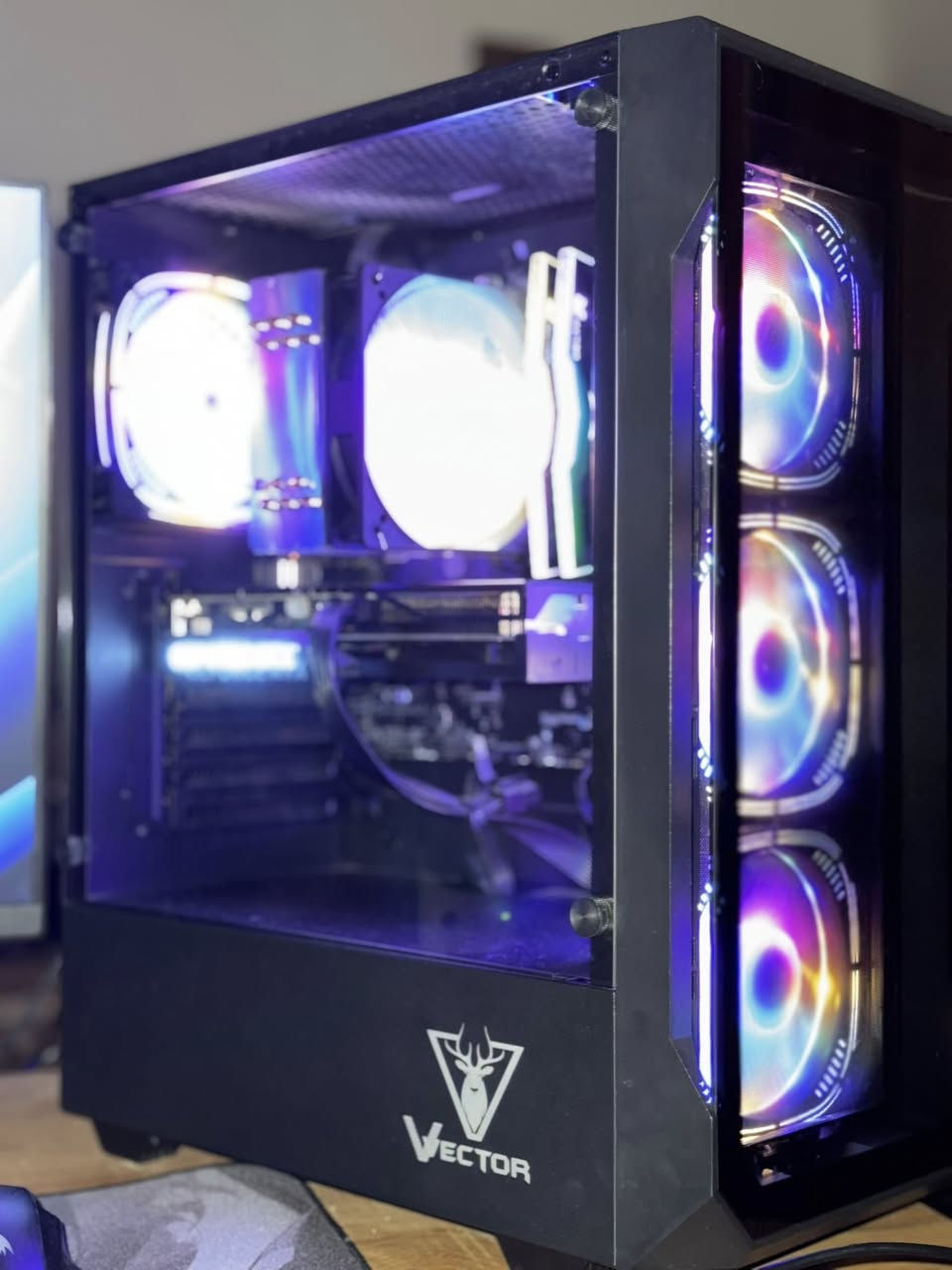 السلام عليكم شبابنة الطيبة
pc للبيع 
cpu:i5 13400f
gpu: 4060ti gaming oc 
CPU cooler:غازي حجم كبير 12 بوري
ram: 16g 3600hz rgp
m.b: B760 M-p pro msi 
m.2: Lexar 1TB
hdd: 1TB
p.s:800w fsp Hydro pro Bronzen
ceas:vector 4 fan rgp
windows 11 pro اصلي 
بلاضافة الئ كيبورد ريدراكون اصلي بلو سوج كامل 100%
وموس هم براند معروف بس ماذكرة 😂
كل القطع جدد وبراندات معروفة وع الفحص
المكان: بغداد حي الجامعة
للاتصال او الاستفسار/ ***********
السعر/1250 وبيها مجال بسيط جدا
