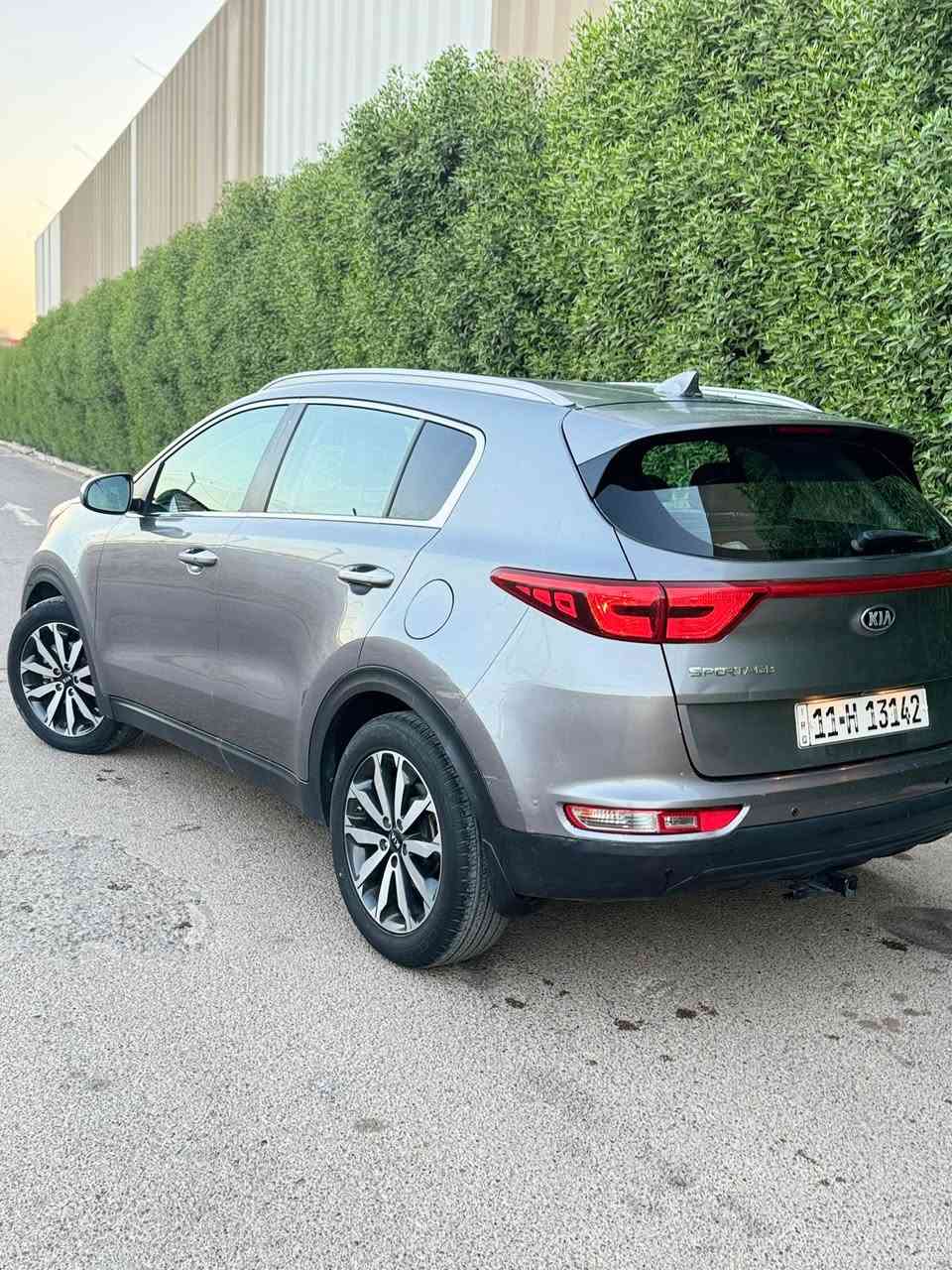 سلام عليكم كيا سبورتج وراد امريكي حادثه فقط بنيد بدون دواخل 2017 فول مواصفات بصمه كراسي كهرباء جلد شاشه كبيره تبريد قطعتين رقم بغداد الدولي الجديد بأسمي السياره جاهزه من كل النواحي السعر 139 وبيه مجال العنوان بغداد الدوره مقابل كليه دجله للااستفسار ***********
