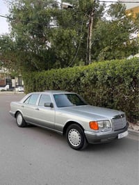 ٣٠٠ SE • ١٩٩٠ • اسود