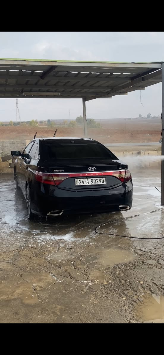 هونداي ازيرا
محرك 6
فول موصفات 

موديل 2011 خليجي فول مواصفات
بدون ضرر بدون صبغ 

المواصفات
بردة خلفية كهرباء
تحكمات ستيرن
بصمة تشغيل 
بصمه أبواب 
حساسات أماميه 
حساسات خلفيه 
بانوراما 
قطعتين تبريد
زراك لايت 
مثبت سرعه
شاشة 
كامرة اماميه
كشنات جلد 
كشنات كهرباء
اشاير بل مري
 مري شفط
مانع تزحلق 
السيارة رقم دهوك

تريد تحويل تريد وكالة عامة 
سعرها 125$ 
عليها غرامة 9 اوراق تنزل من السعر 
***********
***********
