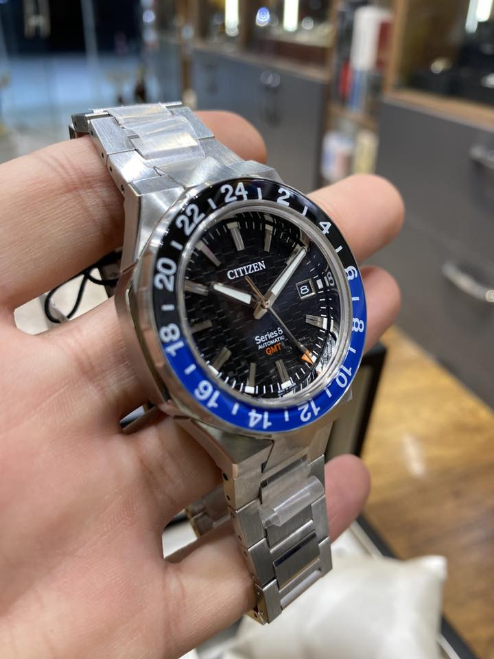 CITIZEN

Series8 GMT Automatic

متوفر وكالة كامل المرفقات 

ضمان سنة 

قطر 42

توقيت GMT

اوتوماتيك 

ماكنة كشف 

زجاج مقاوم للخدوش 

مقاوم للماء 100 متر 

طوق دوار 

توجد خدمة توصيل 

***********
