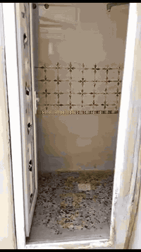 بيت مساحة 90متر خدمات  وكهرباء ومجاري وتبليط للاستفسار على هاذة رقم 07...