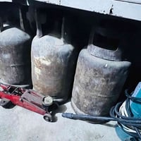 قنينة عدد 3البيع الوحده على 50 للاتصال 07817566494