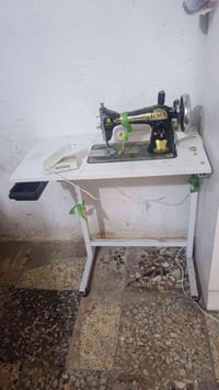 مكينه للبيع جديده مامستخدمه ابد بل كارتون ومامخيط بيهه الي يريدهه يجي ...