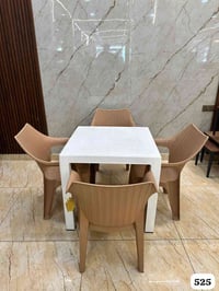 ميز بلاستك • ٤ كراسي • توصيل