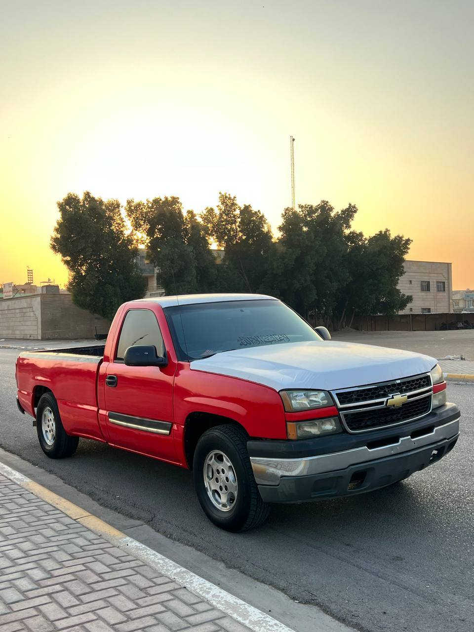 السلام عليكم  شفر ليت سلفرادو للبيع او مراوس سياره مال مزاد مزاد بيها كتاب وبيها وكاله سياره تترقم والارقام مفتوحة يعني بس تاخذها تمشي المعاملة
سياره جاهزه وجديده واي نقص مابيها مكينه كير اكسن كله جديد مكينه 5300 نثيه 6 براغي فور ويل وشغال تخم تاير دواخل كلش نضيفه سياره مصروف عليها  تبريد ثلج 🥶 تدفئه شغال باتري جديد دبل كزوز  كهربائيات كلها شغاله سياره ماشيه ١٢٠ الف وقابل لزياده 
مكان السياره كربلاء 
السعر. 73 وبها مجال بسيط 
رقم الهاتف ***********///***********
