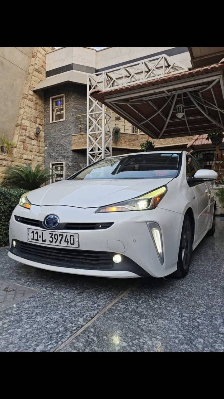 تويوتا بريوس  2022 XLe نايت شيد. فول من كلشي عدا الفتحة. اللون أبيض لؤلوي  السيارة بدون ايرباك بدون لغد بدون تبديل   بصمة كشن كهرباء كشن جلد حساسات كل الجهات كاميرة رادار توقف تلقائي. كثير امور السيارة هايبرد بانزين محرك 1800 رقم بغداد بأسمنا ماشية 37 الف مايل سعر 143 ورقة بغداد زيونة *********** د. براء الموسوي

