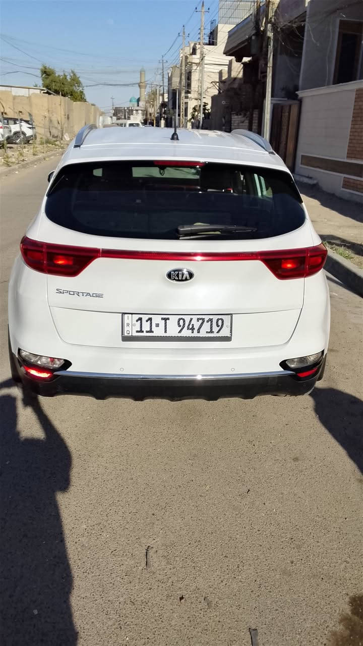السلام عليكم
كيا سبورج 2019 
خليجي مواصفات بيسك 
السياره جاهزه 
حساس امامي خلفي 
كامره خلفيه 
مري شفط 
مكفوله لا ضربه لا صبغ 
فقط بارد بسيط باب الصدر
ماشيه 82 حقيقي 
سعر 18.600
مكان  البنوك قرب مستشفى الشعب 
رقم ***********
