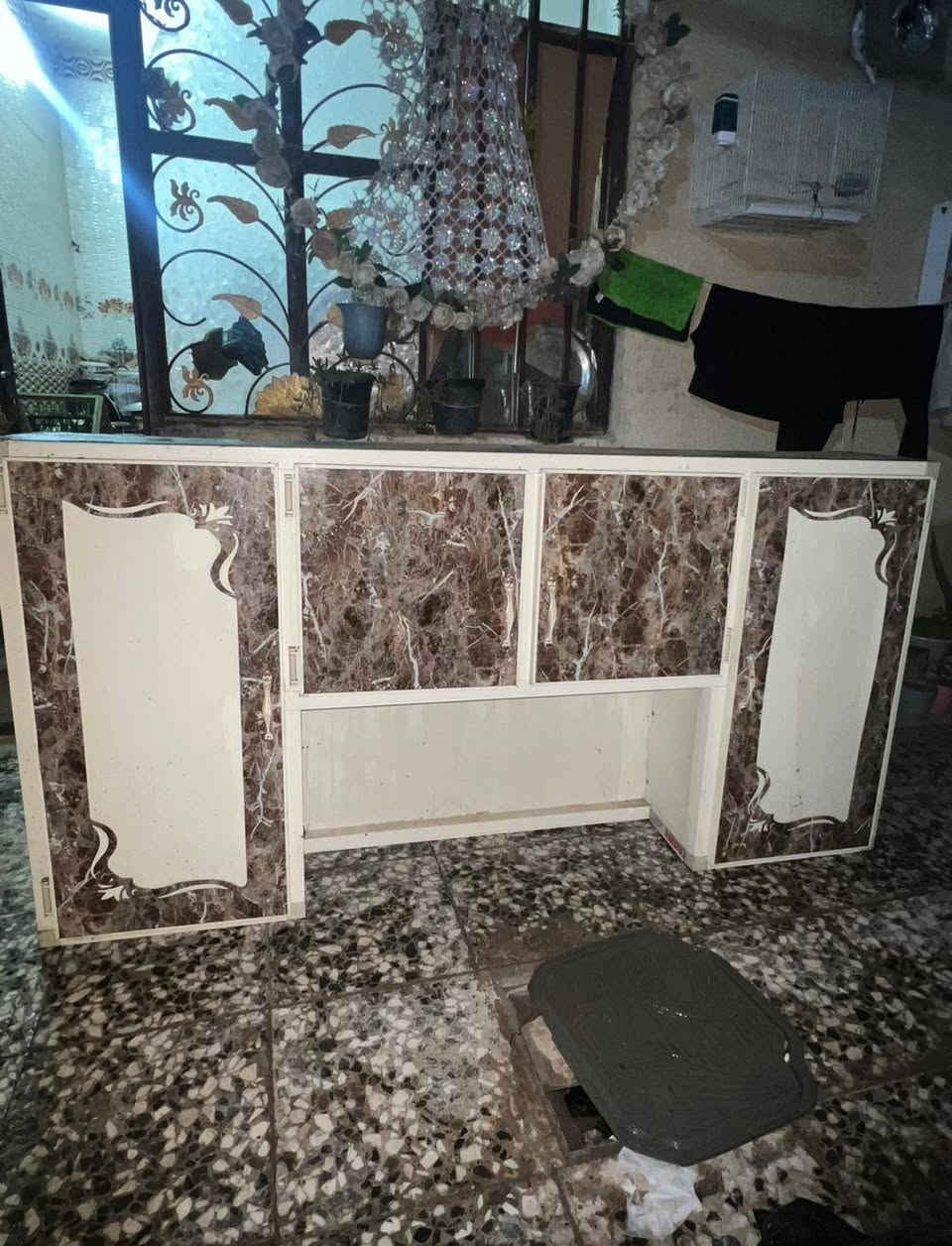 ***********
اني مندوبه وهذه رقم ابو كاونتر 
سنك وملحق ب ٥٠ الف 
عنوان بغداد زعفرانيه
