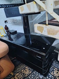 طاولة تلفزيون • للبيع