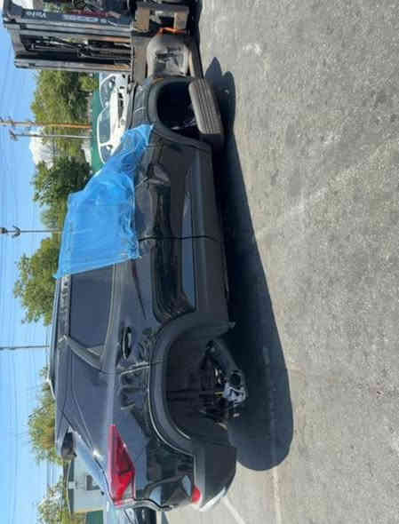 السلام عليكم ترا بلايزر 2025 فول الفول حادث موضح بل صور السياره حالين بل بصره ميناء أم قصر سعر 35 رقمي ***********
