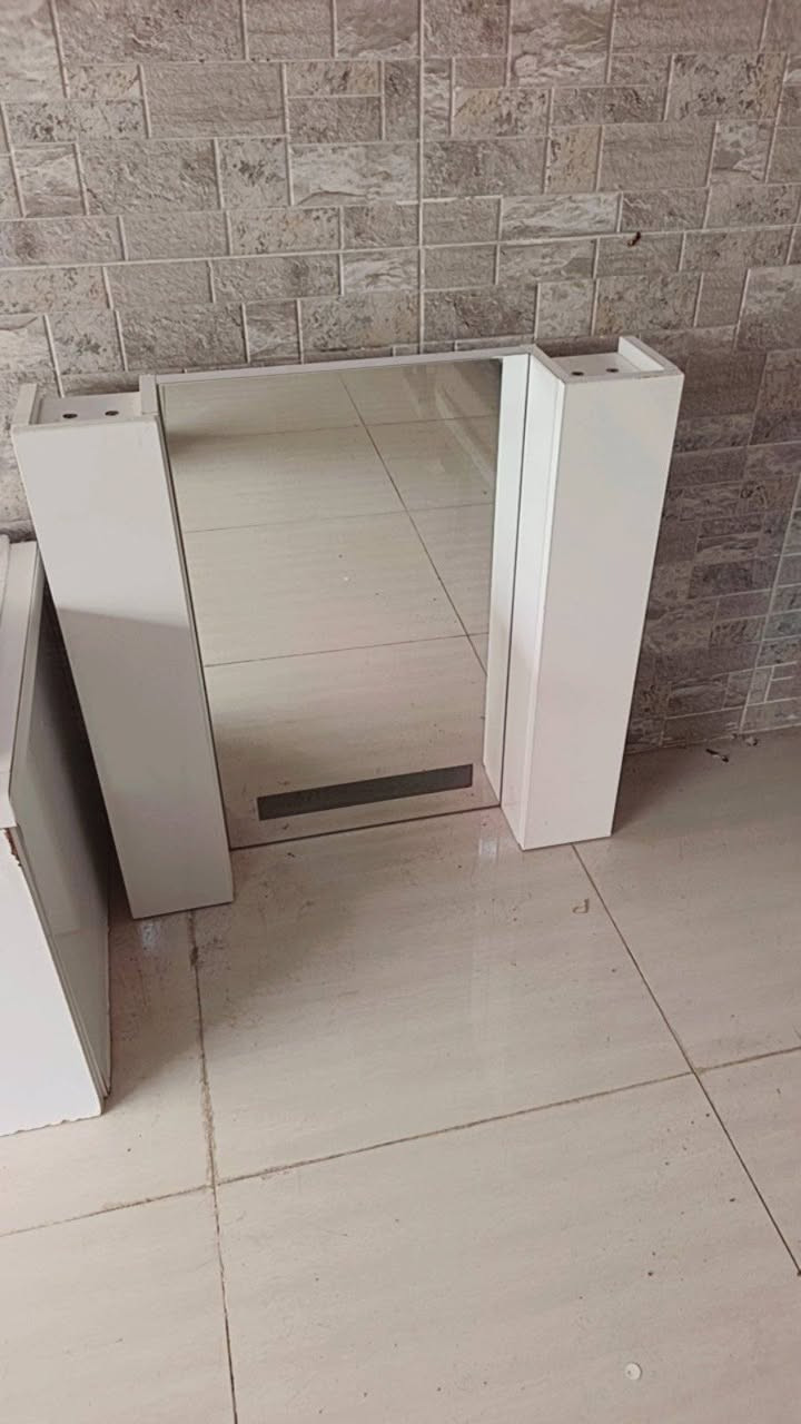 ده س شۆر و ئاوینه هه ڵواسین پاک و جوان بیعه یب بۆفرۆشتن 
قیاس:٥٨سم به ٥٠سم 
نرخ:٤٥هه زار
شوێن:سلێمانی
تیل:*********** السليمانية, العراق
