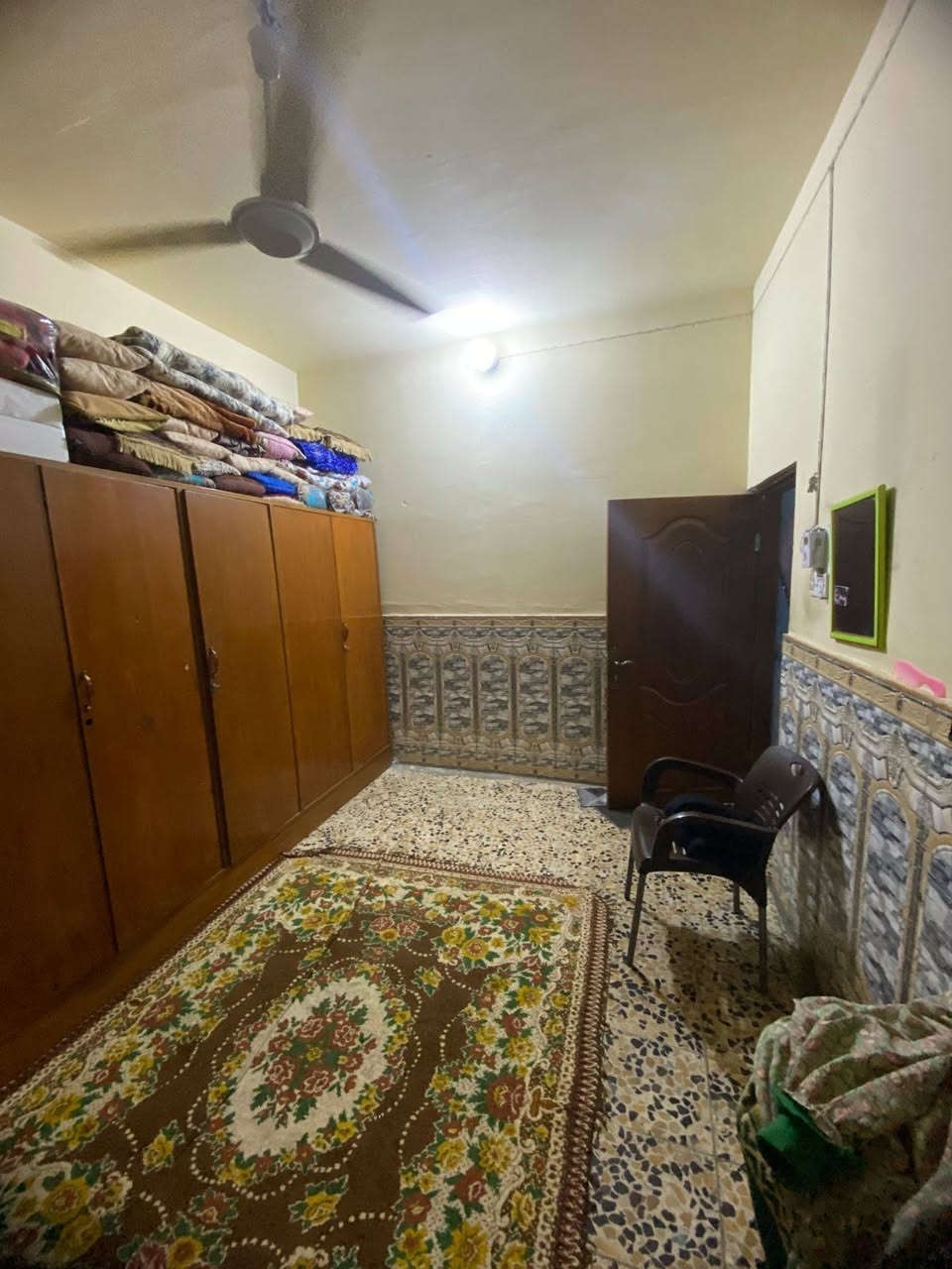 بيت100متر للبيع طابو صرف
 حي ميسان منطقة 23
قرب شارع الكيات رابع بيت عن الشارع طابقين 
الاولى غرفه صاله استقبال مطبخ صحيات 
الثاني غرفتين وحده سويت و صالتين وصحيات 
السعر 140 مليون 
الاستفسار اتصل 
***********
