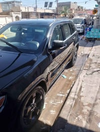 جيب شيروكي موديل 2015 فول عده البنوراما  ماشيه 140 السعر 160 وبيها مجا...
