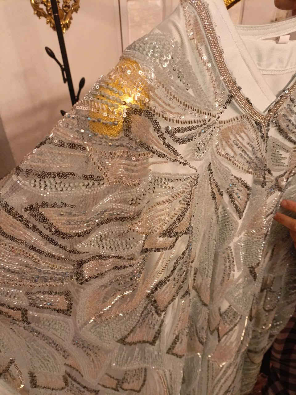 فساتين شيك يدوي ثقيل يلبس كل الوزان سمائي يتكبر ويصغر ملبوسات ساعتين فقط سمائي اخذته  ٢٥٠ الف اريده ٢٠٠ الف الاسود ١٥٠ الف اريده ١٠٠ الف سمائي داخله بطانه ستن توصيل متوفر عنوان بغداد


**إذا كنت صاحب هذا الإعلان وتريد حذفه لأي سبب، رجاءا أرسل رسالة إلى الدعم الفني**