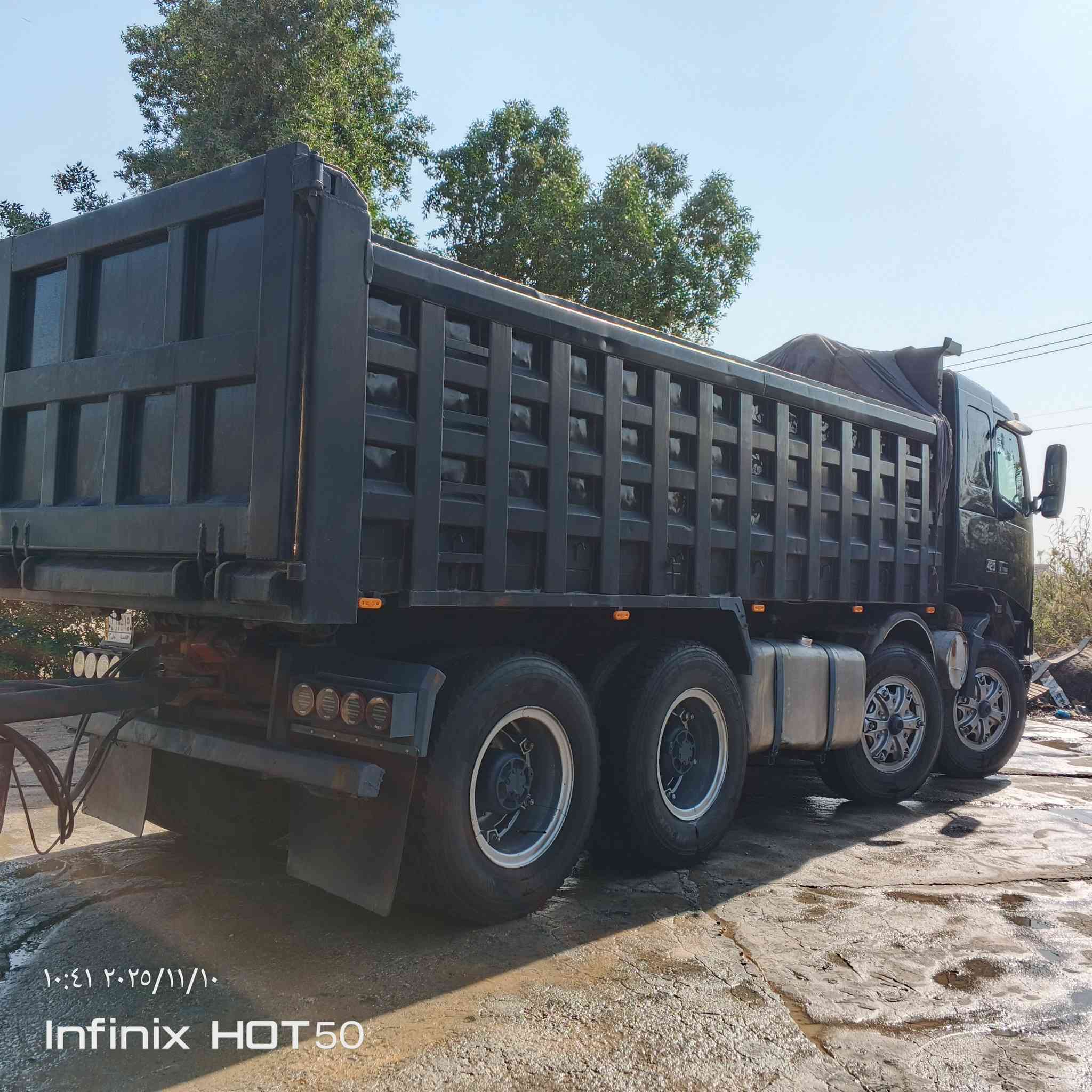 السلام عليكم..
للبيع او مراوس براس تريله سكس..
 فالفو اسرائيليه موديل 95  
 شاصي مكفول مكينه حجم 420  وكير 3×3 بدي جديد 
 تايرات 24 عكرب بلادي بلاديه كلاب 3لوحات سياره جاهزه للعمل ***********
