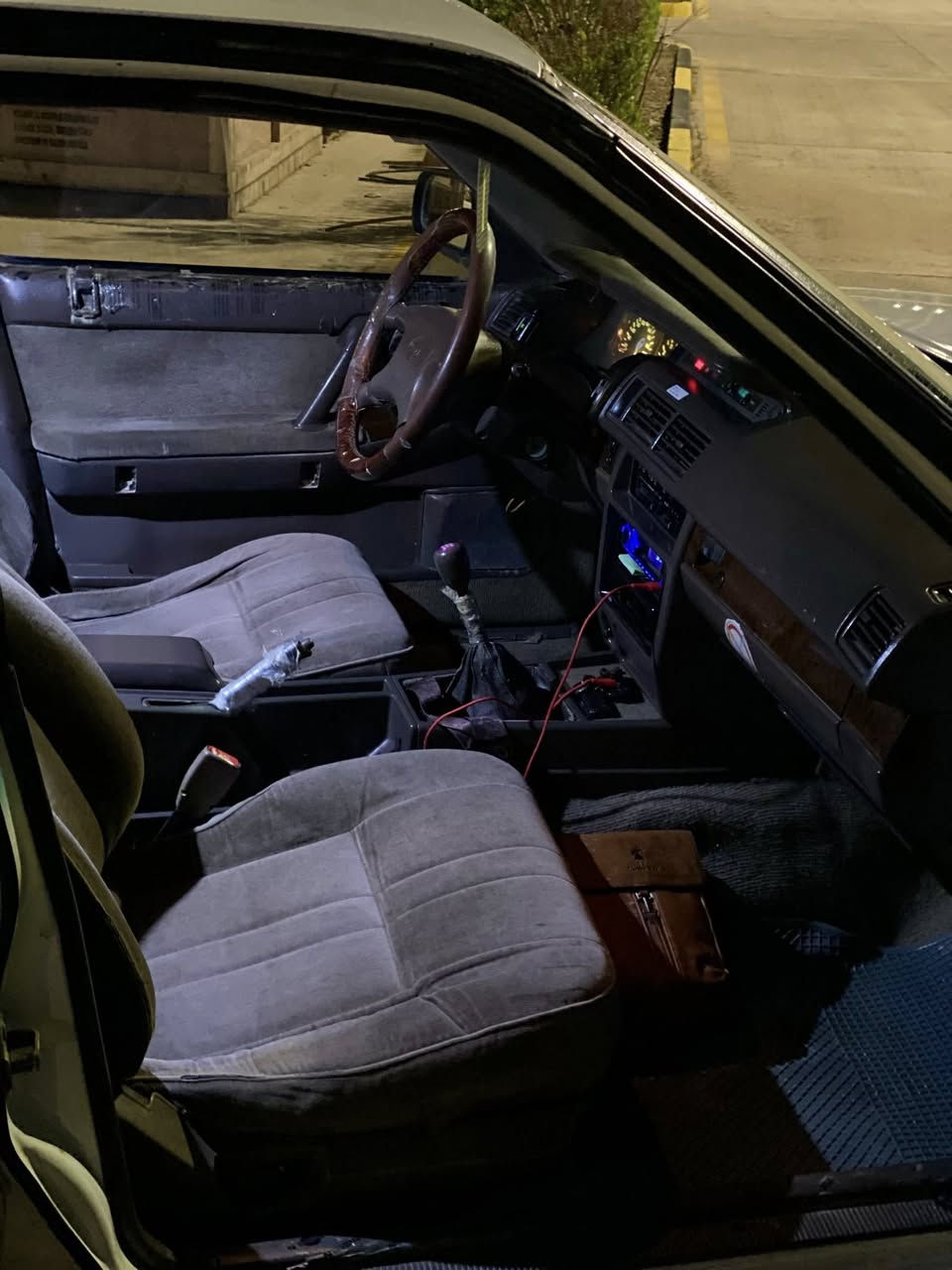 نیسان سدریک 
چوار تایەی تازەی لەژیرایە 
تەبریدی ساردو گەرم بەشەرت 
کێڕو مەکینەو عەکسل بەشەرت 
تەحویل غەرامە   بەشەرت 
سەیارەکە لەسەر دەقی شەریکەیە 
تا بلی جوان و نمونەیە 
بی تەقەو رەقە 
سعر  42$ ماعمەل


**إذا كنت صاحب هذا الإعلان وتريد حذفه لأي سبب، رجاءا أرسل رسالة إلى الدعم الفني**