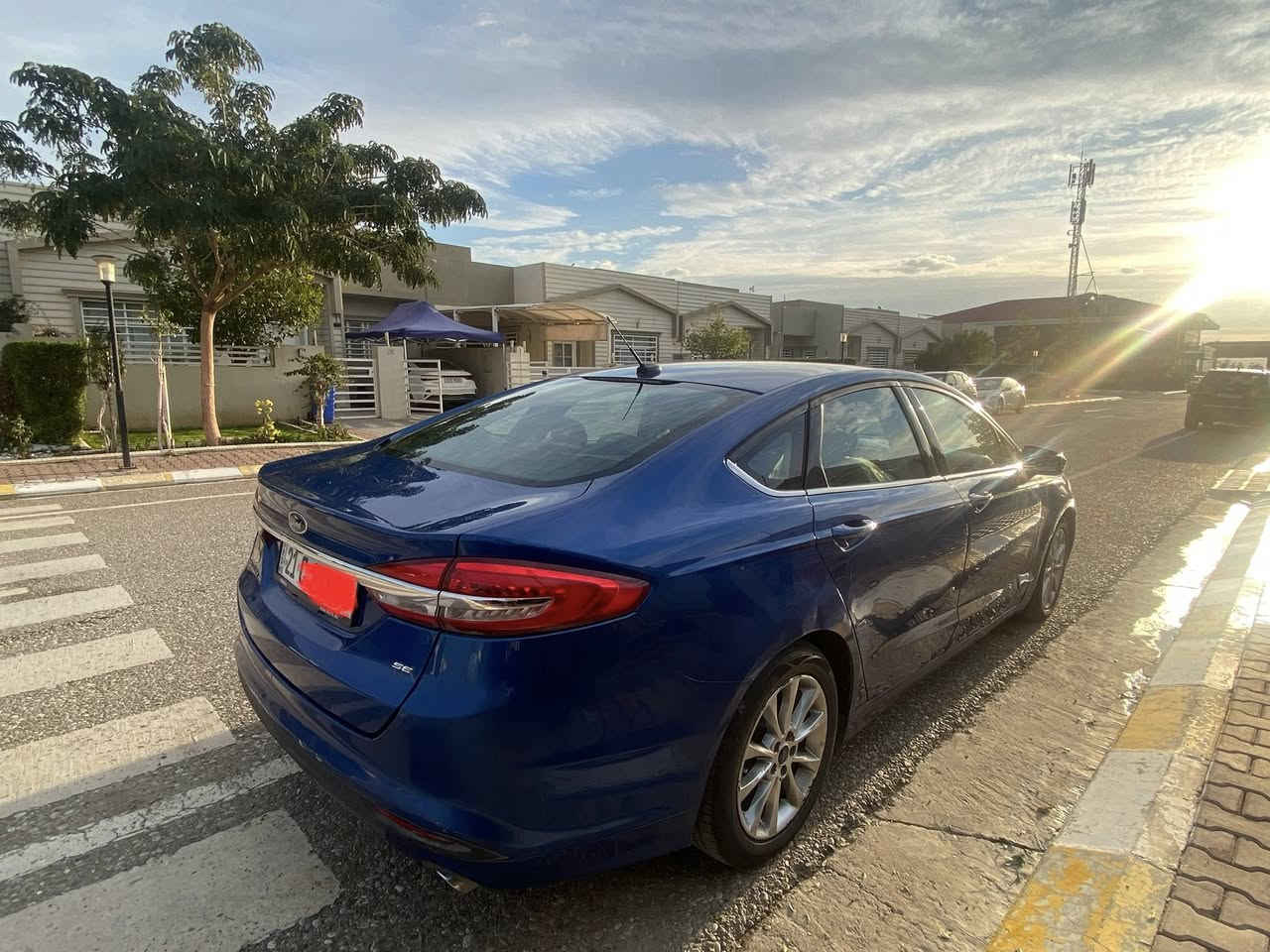 ‎🚗 فورد فيوجن 2017 - حالة ممتازة (بدون إيرباك) 🚗
‎المواصفات العامة:
* الموديل: 2017.
* المحرك: 2.5 لتر (المحرك المرغوب والشائع لسهولة الصيانة).
* الضرر: جاملغ خلفي واحد فقط (بدون أي إيرباك، بجم كبس).
* الحالة الميكانيكية: كير ومحرك بشرط الفحص.
‎المميزات والإضافات (Full Options):
* ✅ تحكم استيرين
* ✅ نظام التشغيل والفتح بالبصمة.
* ✅ كود سري على الباب.
* ✅ لايت زينون.
* ✅ نظام تثبيت السرعة.
* ✅ سايد بريك بصمة.
* ✅ تبريد قطعتين (أداء ممتاز).
‎السعر والمكان:
* 💰 السعر: 128 ورقة (12,800 دولار).
* 📍 المكان: كركوك.
‎📝 ملاحظة: رقم الشاصي مرفق مع الصور للتأكد من حالة السيارة.
‎📞 للتواصل والاستفسار: يرجى الاتصال على الرقم: ***********
#فورد #فيوجن #سيارات_للبيع #كركوك #فورد_2017م
