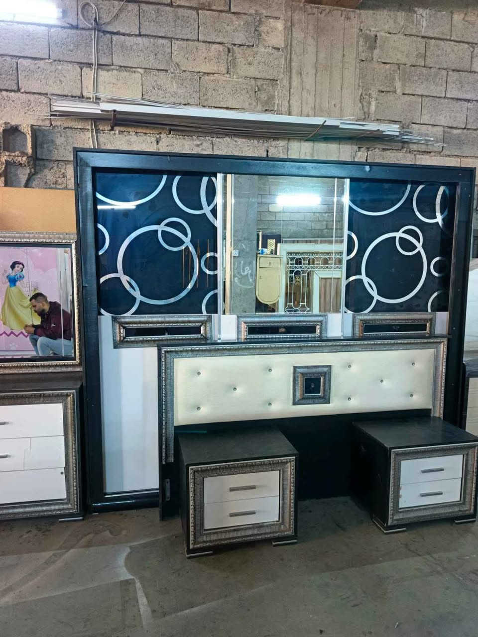 غرفة نوم تركي اسود وابيض 5 قطع نضيفه عنوان كركوك شراي يخابر 
*********** كركوك, العراق
