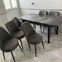 طاولة طعام • ٦ كراسي • للبيع