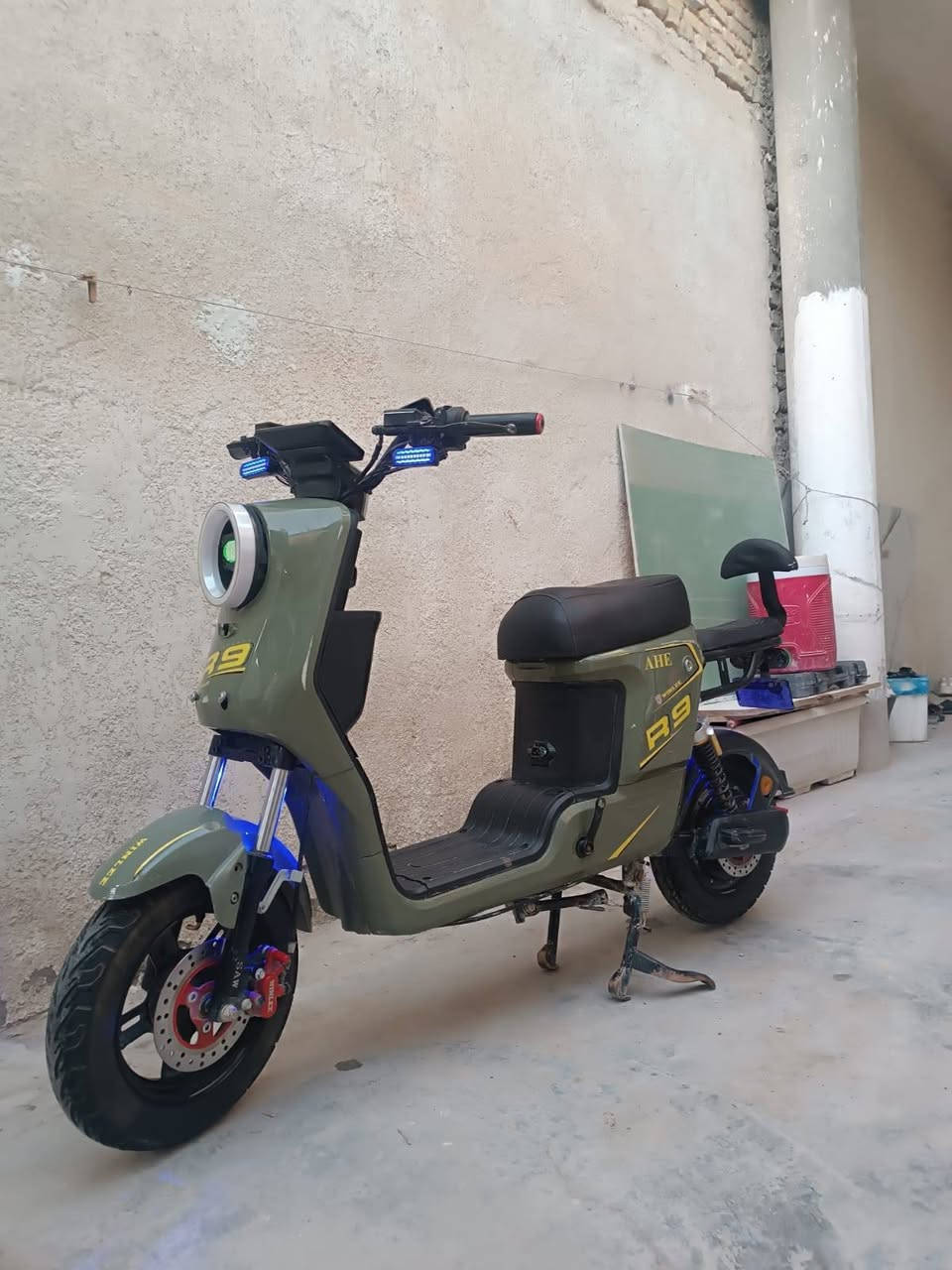 دراجه شحن R9  اخت الجديده
دراجه حلوه وخير من الله بيع مستجعل ب400 وبيها مجال حك الجيه... تواصل على رقم *********** عنواني الزبير سوق سوادي
