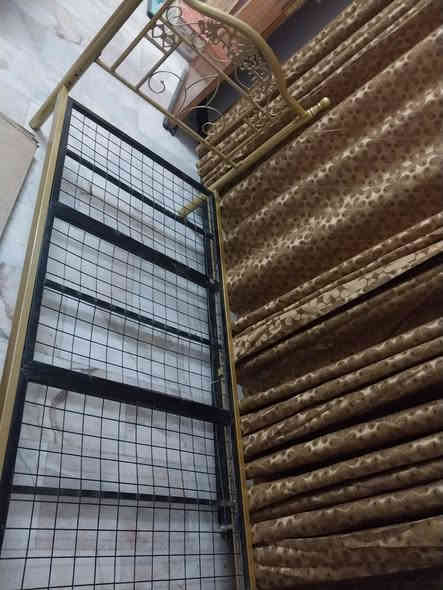 السلام عليكم
سرير نفر ذهبي اخو الجديد ب٥٠  قابل للتفصيخ والشد شارع فلسطين للاستفسار ***********
