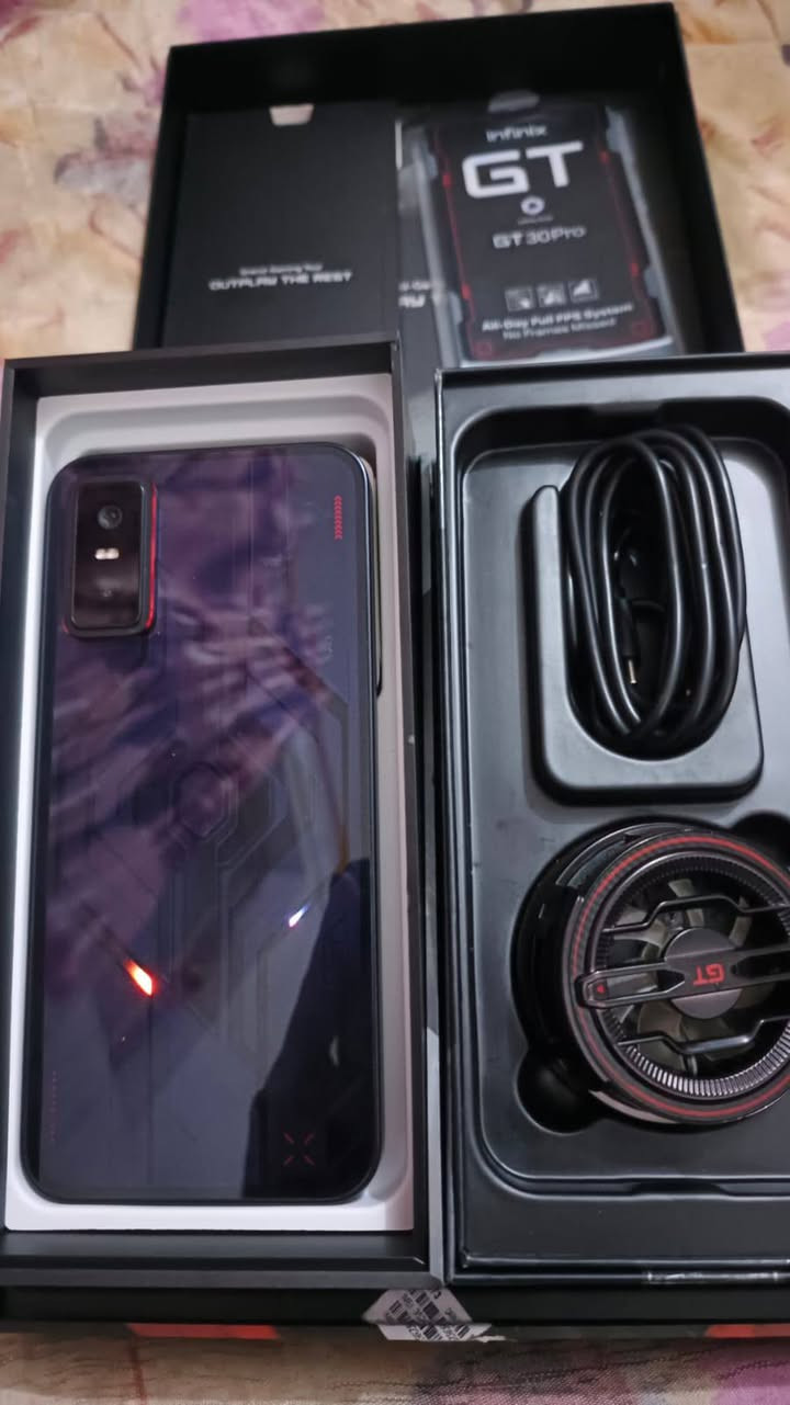 سلام عليكم 
انفنكس GT 30 PRO  نسخة 512 مستعمل قليل شهر نظافة فول شخط مابي غراضة كلها كاملة من سماعة وشاحنة للمبرد سعر 370 ألف قفل ربع ما انزل  لو جايني من عفچ هذا نسخة 512 مو 256 ركز حبيبي مو تجي بتعليقات تلغي وانت متعرف بيهن مكاني بغداد حرية 📍تواصل واتس إب ***********
