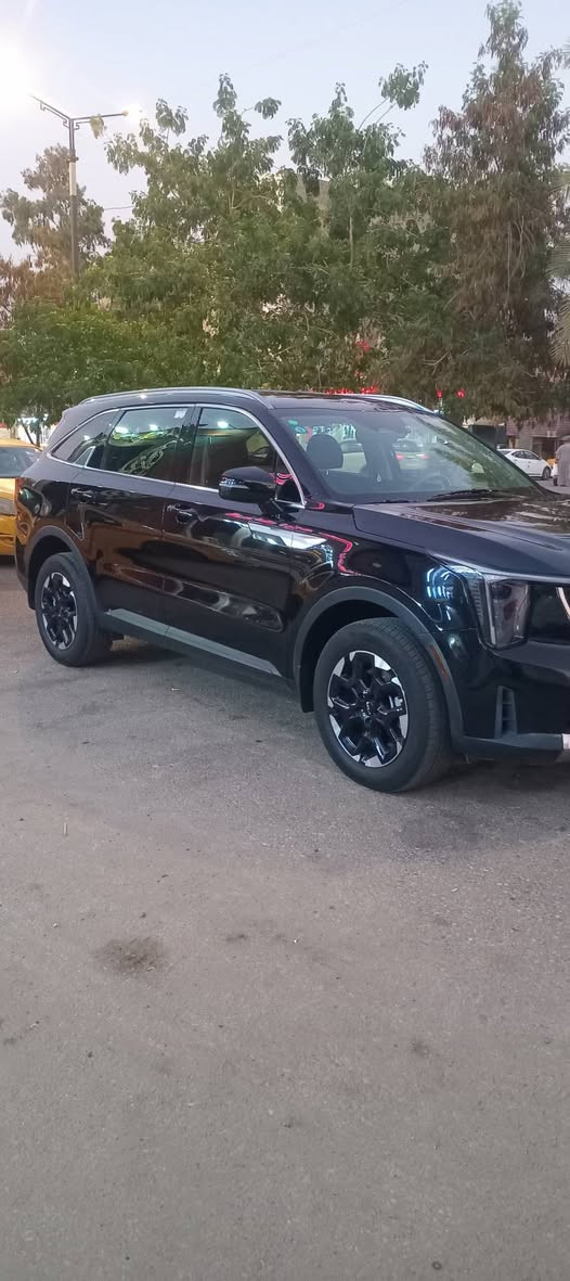 للبيع او مراوس بأقل منه محتاج فرق 
سورنتو 2025 وارد امريكي  زيرو بوضع الشركه ماشيه 5 تالاف 
 اللون اسود ملكي 7 راكب مكينه 2500 تنفس طبيعي بدون توربو  
مواصفات ،،،

كشنات جلد كهرباء تدفئه

بصمة ابواب وتشغيل

رادار امامي وخلفي وجانبي

تشغيل عن بعد

كاميرا دواره

حساس امامي خلفي + رادارات أماميه 

مودات قياده

لايتات لد وزنون ولد نهاري

اشاير مري ونقط عمياء

سايد بريك بصمه

شحن وايرلس ومنافذ شحن بالكشنات

تحديد مسار وقياده ذاتيه 

اوتو هولد وبعد مواصفات هوايه 

حادثه بدون دواخل  خشم البنيد او الجاملغ الأيسر  

رقم بغداد انكليزي سنويته للا 2031 

مكاني نجف 

للإستفسار ***********
