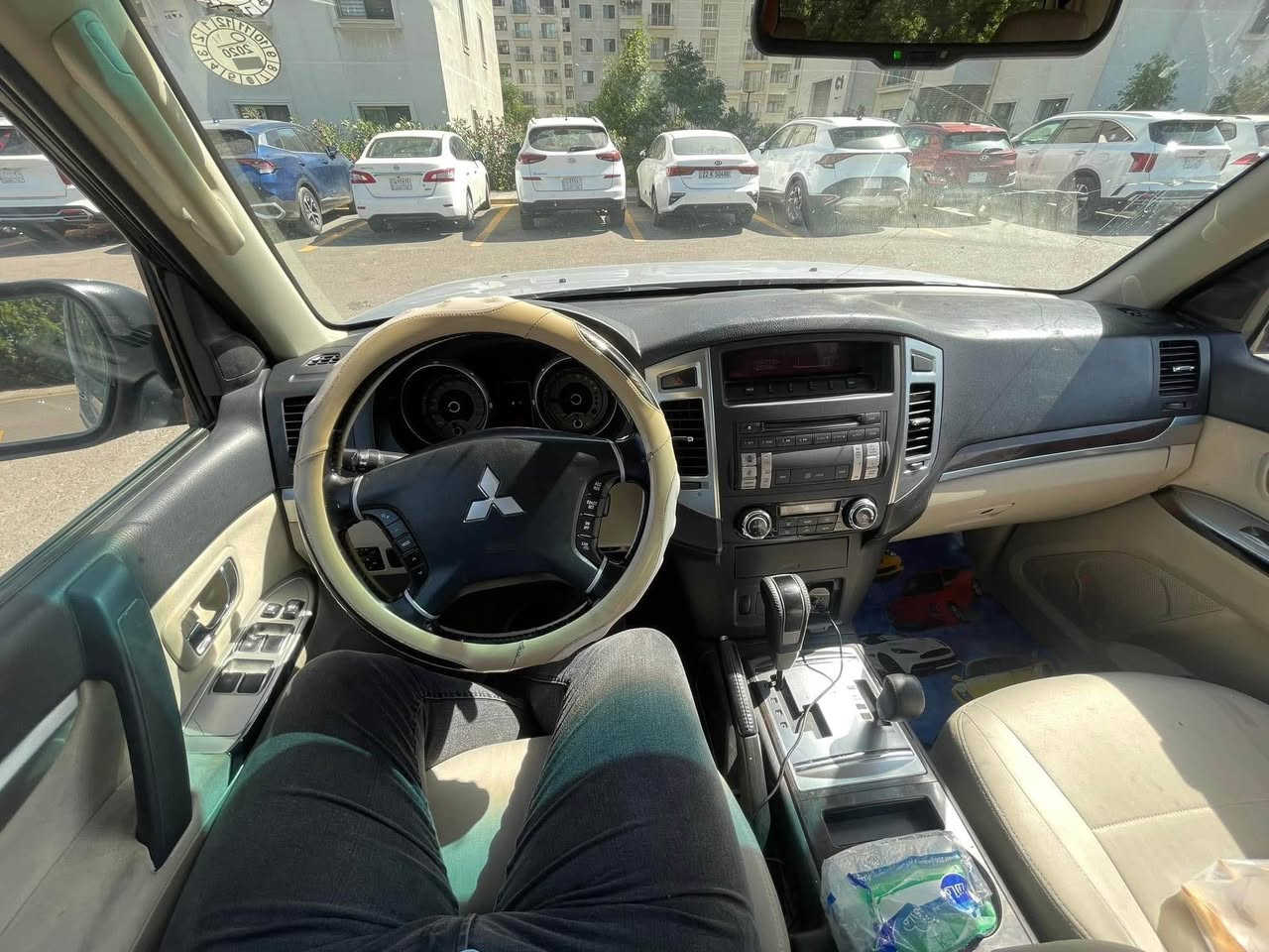 السلام عليكم 

باجيرو خليجي 2016 

رقم اربيل الجديد بأسمي تحويل مباشر

بيها چاملغ امامي الايمن مصبوغ  وباب السائق فقط كلير بدون حادث بسبب الجراد
سونارها مرفق مع الصور

سيارة جاهز وكاملة معروفة مواصفات الباجيرو 

سعرها 175 وبيها مجال 

مكان السيارة بغداد 

*********** بغداد, العراق
