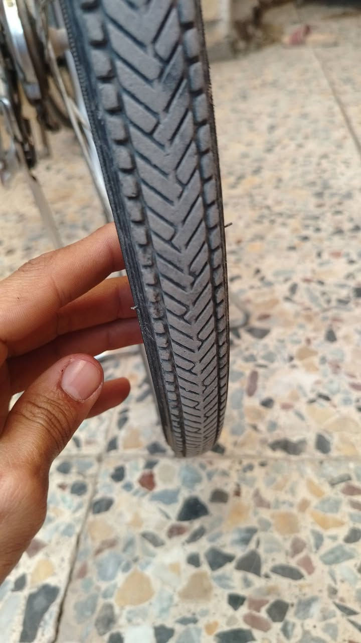 سلام عليكم اخوان بايسكل بناتي برجستون حجم 28 البارحه اشتريته من شارع فلسطين ب140الف اريد اراوسه ب حجم 26 او بيع مكاني العبيدي الراسه ***********
