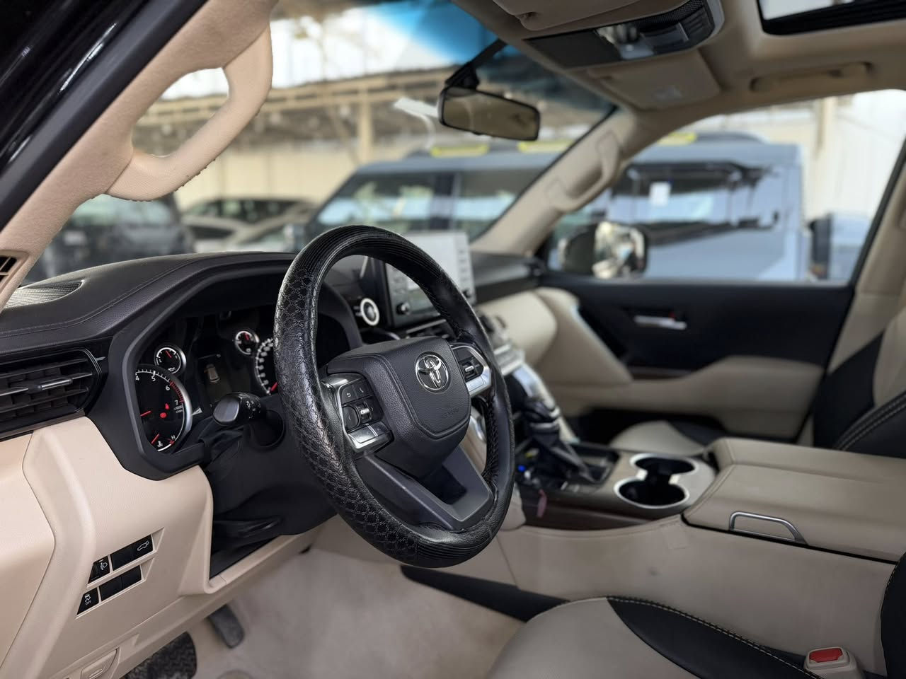 (بسم الله الرحمن الرحيم)
لاندكروز 🔥 2024 💣 order بريم  💥

فول مواصفات 💯 :

1- بصمة 🎧
2- فتحة 🕳️
3- شحن لاسلكي 💥
4- جنطة كهرباء ⚡️ 
5- كراسي كهرباء 💥
6- شاشات عرض 
7- شاشة كبيرة 🖥️
# ايرباك 8
وباقي المواصفات 

العداد : 43.000 Km ✅

حجم المحرك : 4.000 تنفس طبيعي 

السيارة مكفولة كفالة عامة

#السعر 

#السعر 68.500 $ 
685  ورقة للتفاوض او للاستفسار الاتصال على الرقم 

***********
***********
#مسلم الخفاجي 

بغداد/ جكوك / قرب مرور الكاضمية
